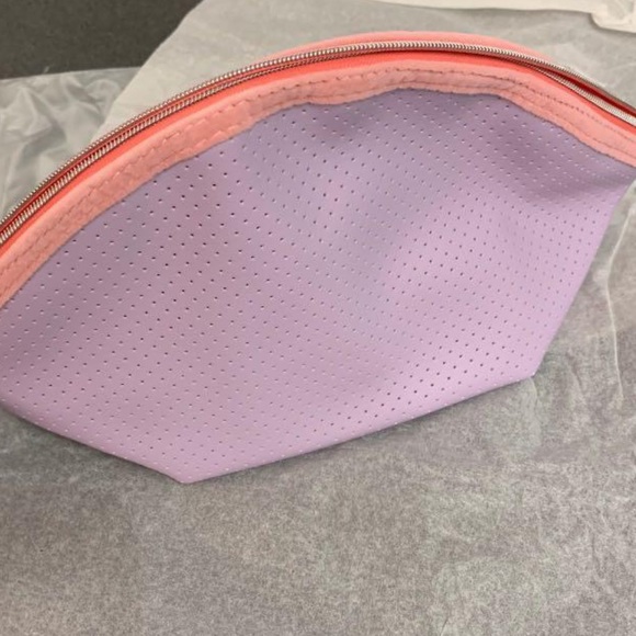 Benefit Limited-edition Cosmetics Bag - Picture 9 of 9